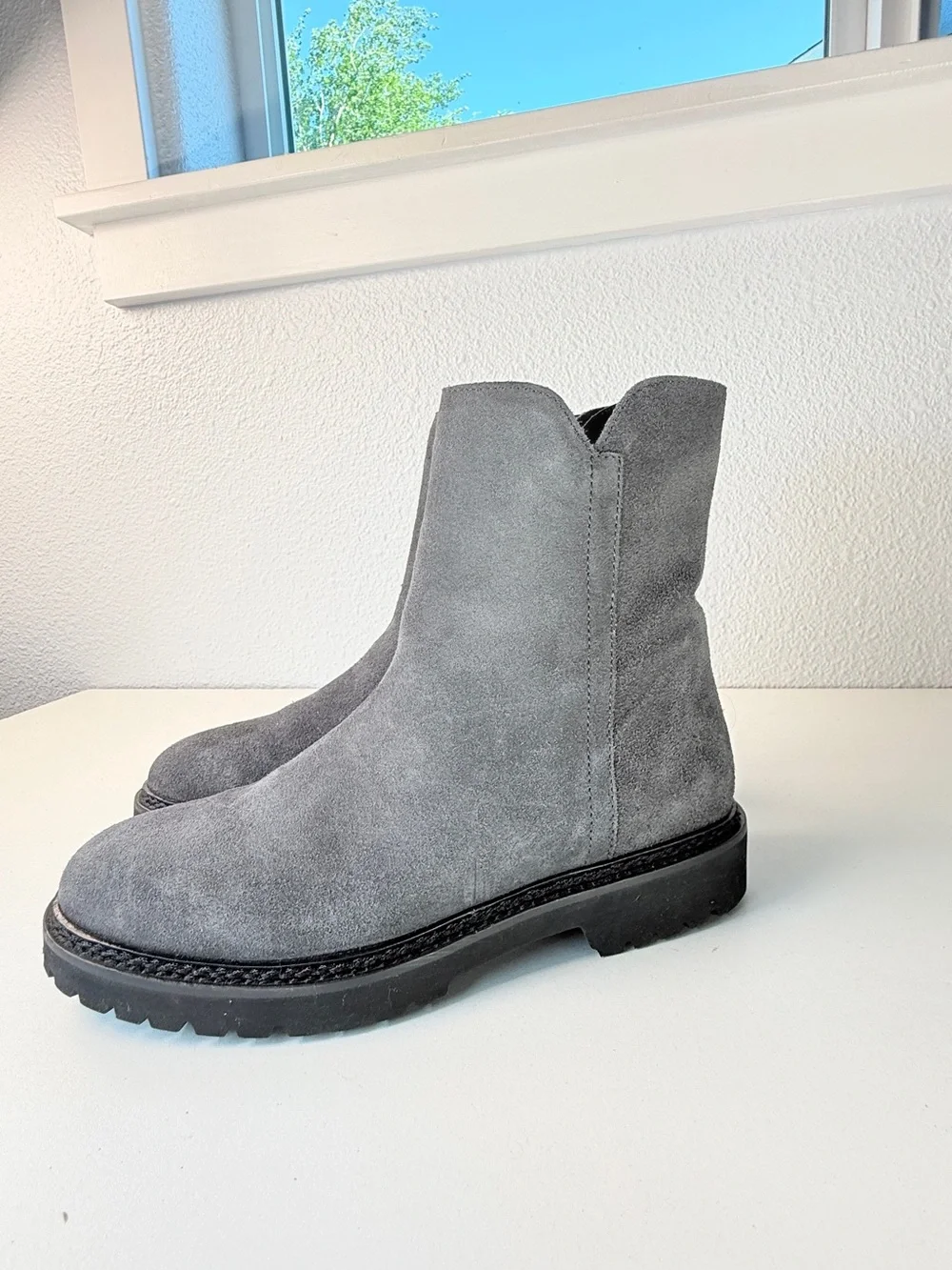 Aquatalia Gray Suede Lug Sole Ankle Boots Italy Size 8 Gray Boots leather